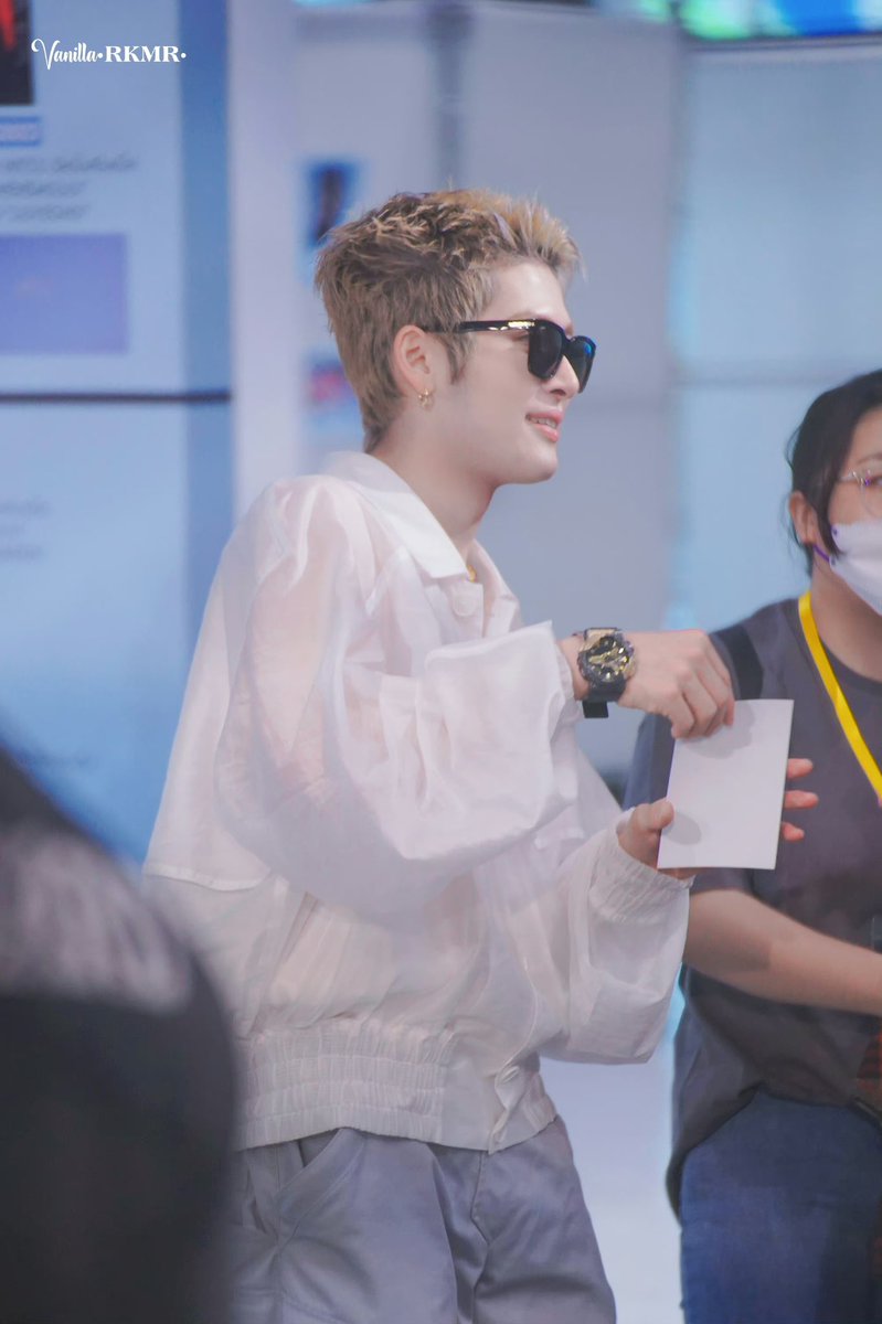 VanillaRkmr's tweet photo. 3/30/2023 Thailand show @itsrikimaru
#Rikimaru_Daisy
#Rikimaru_UPandDOWN
#RikimaruWelcomeBack
#AlwaysSupportRikimaru
#近田力丸
#Rikimaru #力丸
#RikimaruDanceKing
#riki #rikiking
#INTO1Rikimaru
#ChikadaRikimaru
#RikimaruChoreography
#INTO1力丸
#INTO1 https://t.co/0eGJp3Vi5A