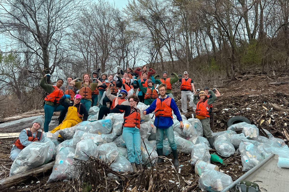 LLandW's tweet image. Week 3 Recap #AlternativeSpringBreak! 
This week we collected 21,680 pounds of trash! We spent our last week in #Memphis dancing and cleaning up McKellar lake with @MurrayState, @UWStevensPoint, and @ucabears!
#rivercleanup #college