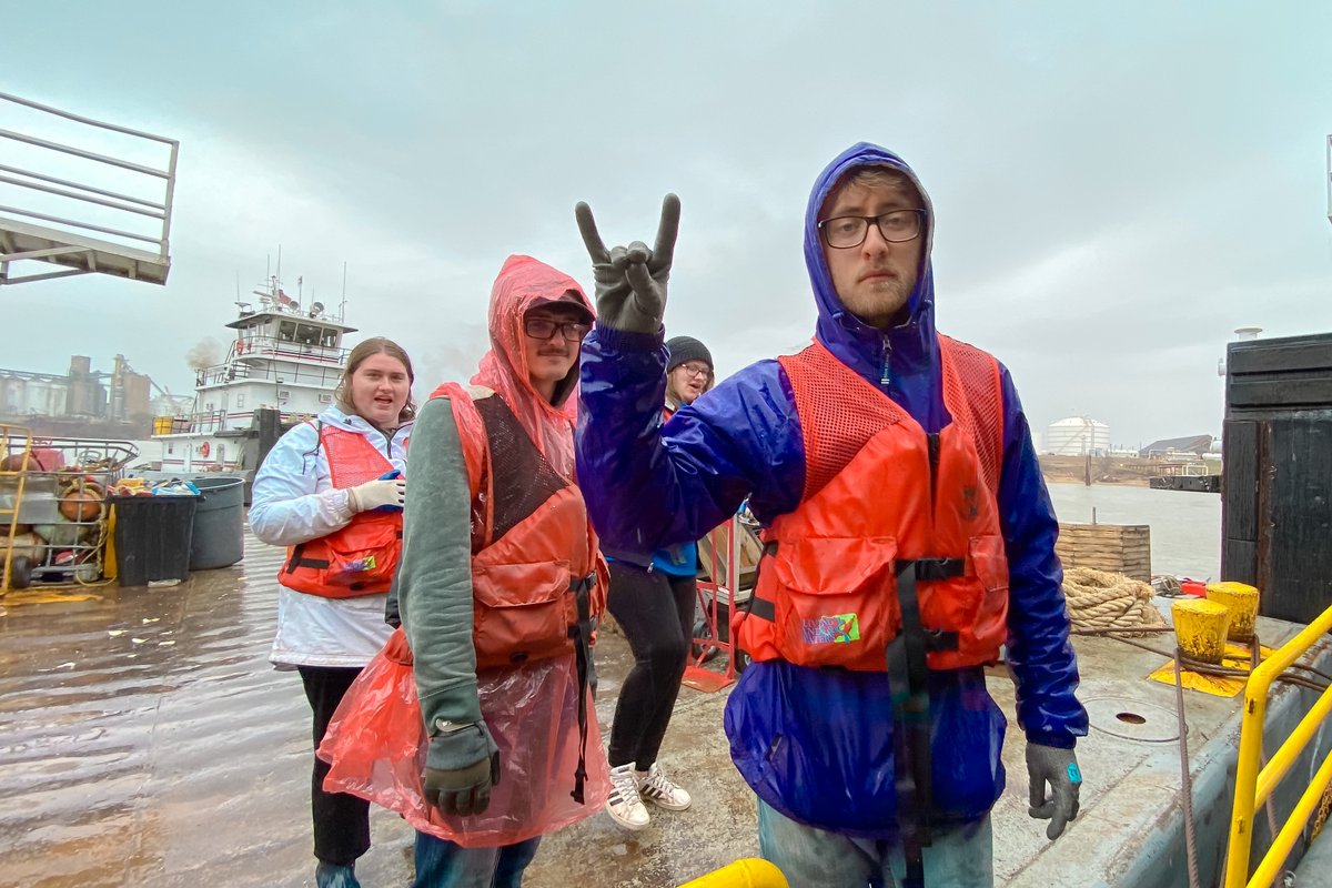 LLandW's tweet image. Week 3 Recap #AlternativeSpringBreak! 
This week we collected 21,680 pounds of trash! We spent our last week in #Memphis dancing and cleaning up McKellar lake with @MurrayState, @UWStevensPoint, and @ucabears!
#rivercleanup #college