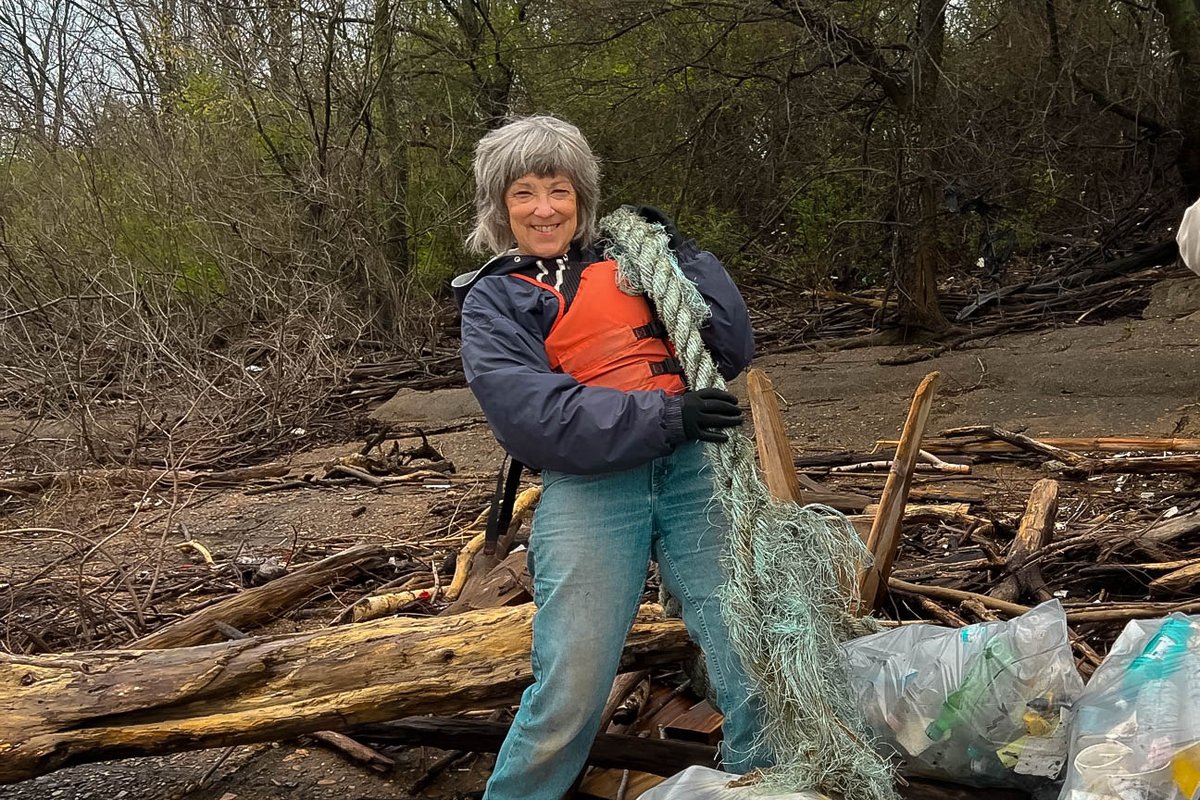 LLandW's tweet image. Week 3 Recap #AlternativeSpringBreak! 
This week we collected 21,680 pounds of trash! We spent our last week in #Memphis dancing and cleaning up McKellar lake with @MurrayState, @UWStevensPoint, and @ucabears!
#rivercleanup #college