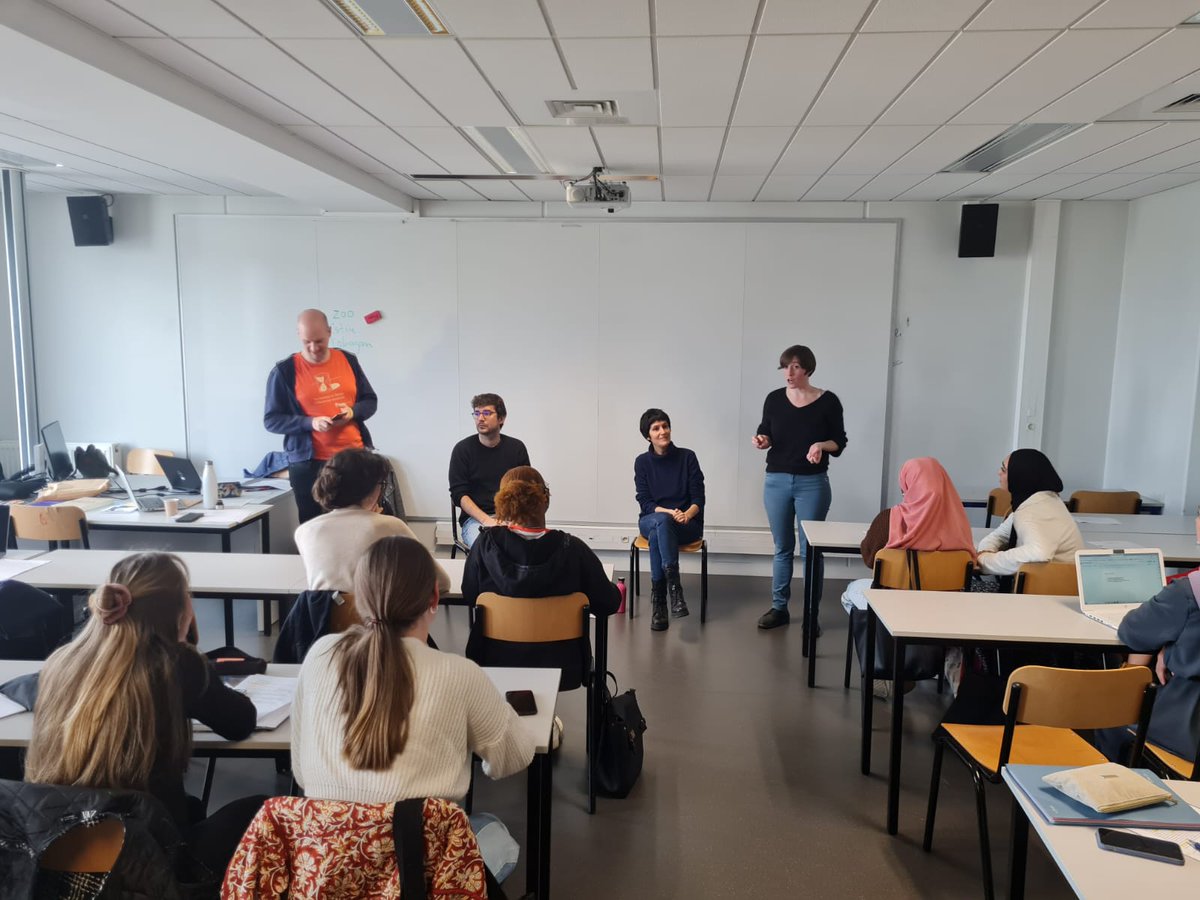 Section de Catalan - Université de Toulouse 2 (@sectioncatalan) on Twitter photo Bon dia!
Avui i demà rebem a la <a href="/SectionCatalan/">Section de Catalan - Université de Toulouse 2</a> de la <a href="/UTJeanJaures/">UT Jean Jaurès</a> (Toulouse) els autors <a href="/martigau/">Marc Artigau</a> i #HelenaTornero, gràcies a l'<a href="/IRLlull/">Institut Ramon Llull</a>.
L'equip pedagògic (<a href="/FCorrons/">Fabrice Corrons</a>, <a href="/EstelLlansana/">Estel Llansana</a>, <a href="/FilliereCarole/">Carole Fillière</a>, #EricLoison) ha treballat amb els estudiants les trobades. Vet aquí un fil👇 Bon dia!
Avui i demà rebem a la <a href="/SectionCatalan/">Section de Catalan - Université de Toulouse 2</a> de la <a href="/UTJeanJaures/">UT Jean Jaurès</a> (Toulouse) els autors <a href="/martigau/">Marc Artigau</a> i #HelenaTornero, gràcies a l'<a href="/IRLlull/">Institut Ramon Llull</a>.
L'equip pedagògic (<a href="/FCorrons/">Fabrice Corrons</a>, <a href="/EstelLlansana/">Estel Llansana</a>, <a href="/FilliereCarole/">Carole Fillière</a>, #EricLoison) ha treballat amb els estudiants les trobades. Vet aquí un fil👇