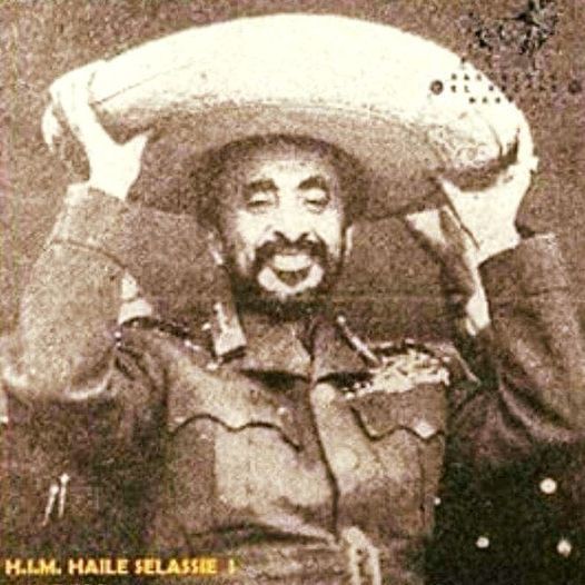 lunamarleygr's tweet photo. Haile Selassie in México, 1954👑💚💛❤️ https://t.co/RLJzIzG9qH