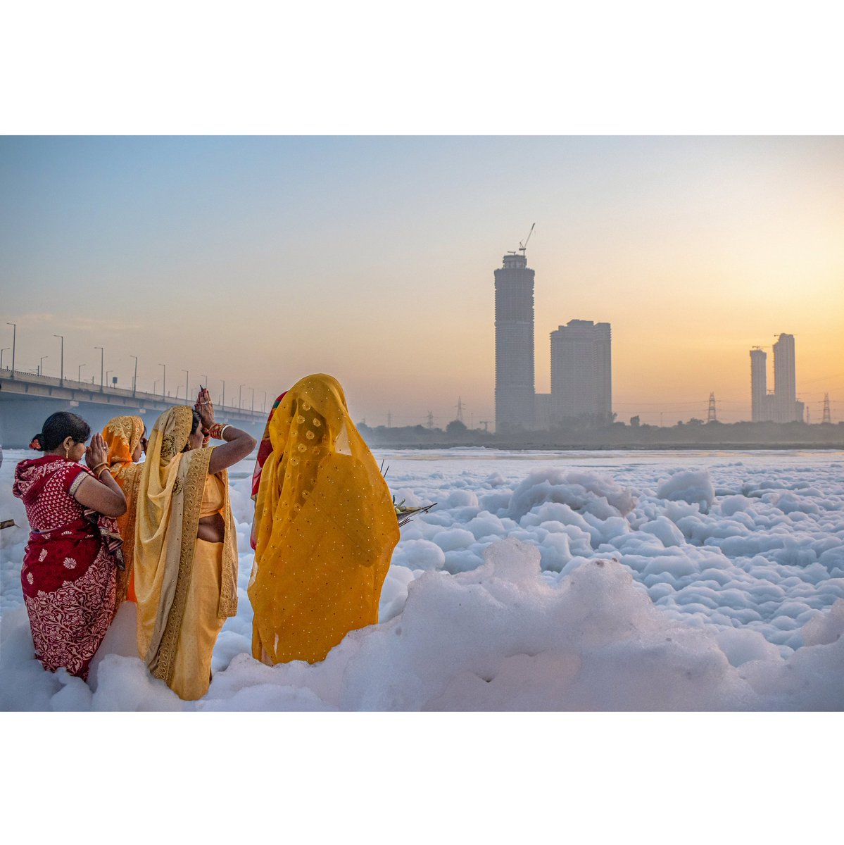 realMohsinJaved's tweet photo. Chaiti Chhath Puja
#chhathpuja #feativalsofindia #IncredibleIndia #yamuma #kalindikunj #yamunariver #delhi https://t.co/3DLFQ8CR6r