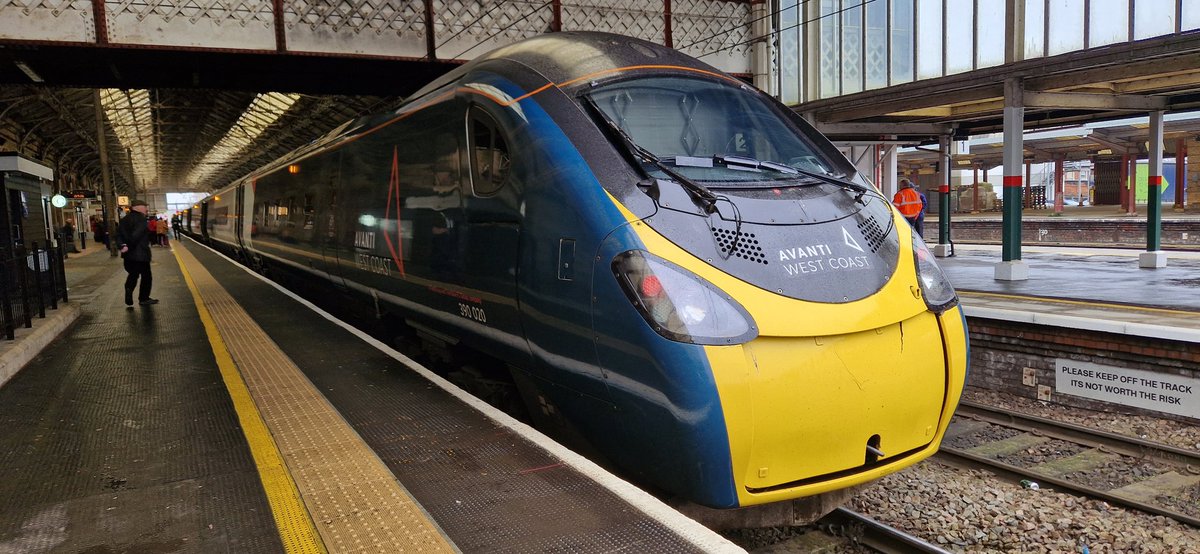 zenithslocos's tweet image. Thanks to @AvantiWestCoast #class390 020 for getting me to Preston. A quick pint of #Guinness and the 11:29 @northernassist #class319 385 service to #Wigan #North #Western 7 quid return isn't bad at all. 

#Avant #West #Coast #Northern #