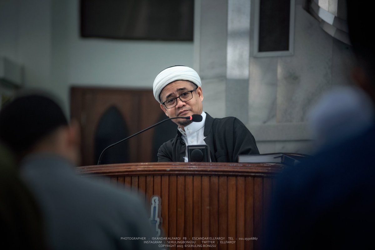 Ellfarqy's tweet photo. Syeikh Rohimuddin Nawawi AlJahary AlBantany

#portrait #portraiture #ulama #ulamanusantara #malaysia #indonesia #photographer #photographekelantan #photography #nikon #serulingbongsu https://t.co/2MkQ3pk5Ui