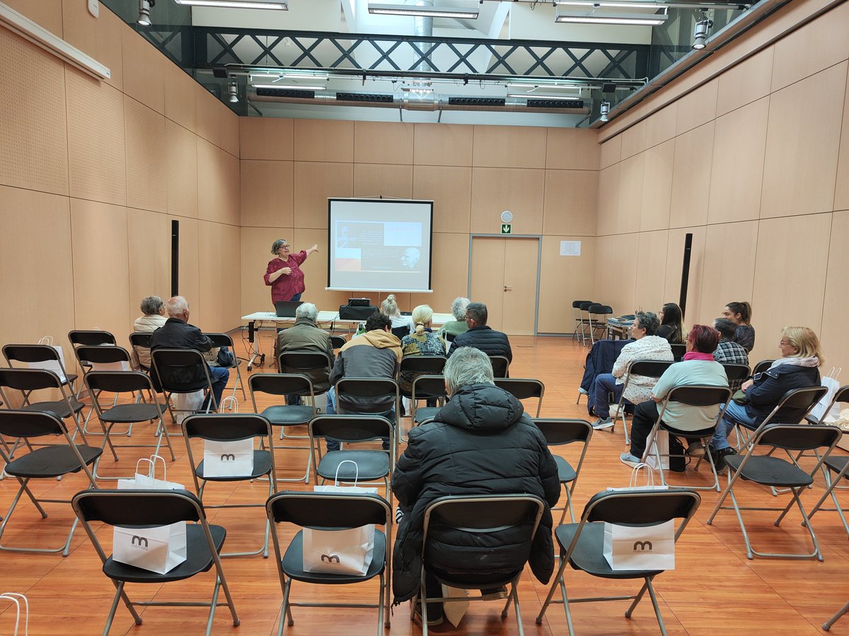 FiraSabadell's tweet photo. 🧑‍🦳Tenim la #FiraSilverVallès oberta al públic 👉avui des de les 11 i fins les 20:30 h.

🏢Un espai destinat a productes i serveis per a la #GeneracióSènior i professionals de la #SilverEconomy

📅30, 31 de març i 1 d’abril
📍@FiraSabadell

+INFO a https://t.co/20o3HTtyYv https://t.co/xv9sGN6rar