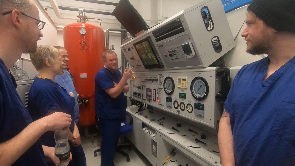 Scubanuts3's tweet photo. We had a fantastic evening at the Midland Dive Chamber on Tuesday - our thanks to Robbie and the two Mark’s for making us feel so welcome! We received a presentation on the work of the chamber, overview of it’s operation and then completed a dry dive to 50 metres.
#drydive https://t.co/PNuyZ7gzVR