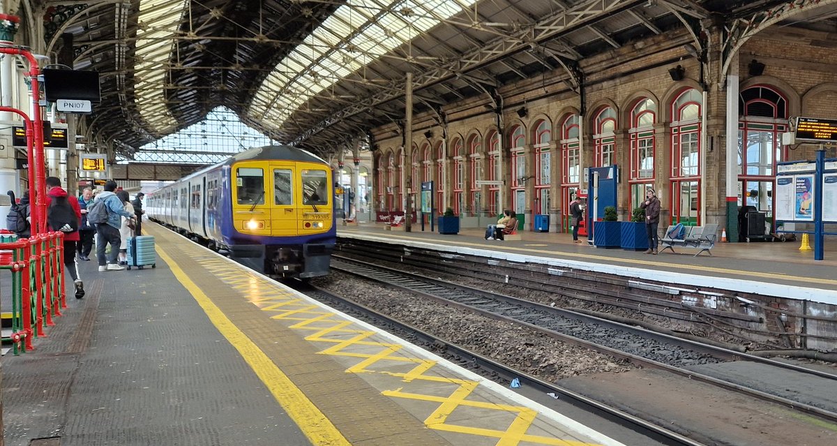 zenithslocos's tweet image. Thanks to @AvantiWestCoast #class390 020 for getting me to Preston. A quick pint of #Guinness and the 11:29 @northernassist #class319 385 service to #Wigan #North #Western 7 quid return isn't bad at all. 

#Avant #West #Coast #Northern #
