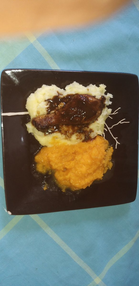 NomafaSnongoLuq's tweet photo. @ukhozi_fm @kingsfiso @Zimiphib1 Amazambane ameshwe ngobisi nebhotela nethanga nogalo wenkukhu  
@ukhozi_fm @Zimiphib1 @kingsfiso 

Ngise Soweto Central Western Jabavu (CWJ) https://t.co/NNPXUzdGHQ