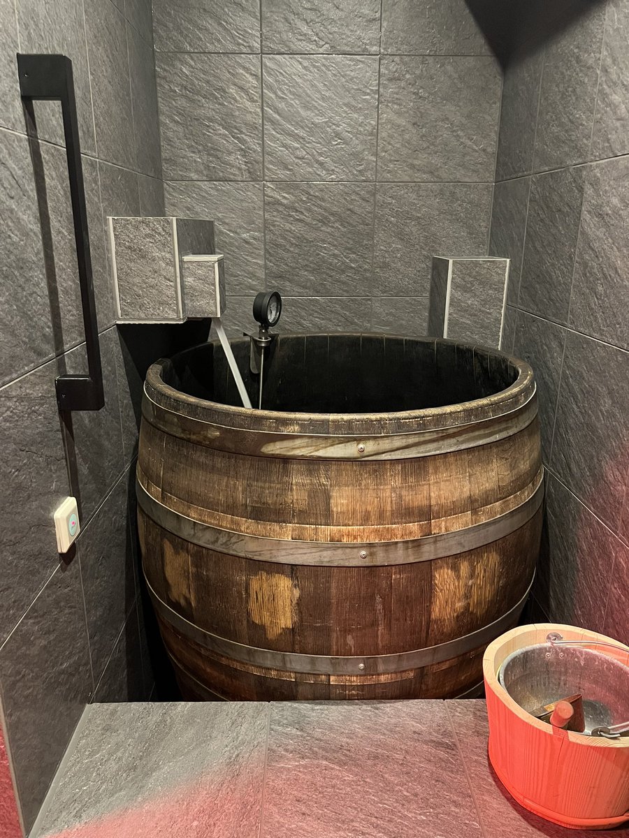 _chillsauna's tweet photo. 今日はTARU SAUNA LABO 麻布十番店 さんの朝サウナに行ってきました🧖‍♀️💕
個室サウナにバレルサウナついているの贅沢すぎてワクワクが止まらない…🥰

90度のサウナに15度の水風呂で、サウナの後はクラフトビール・ワイン・ジェラートのサービスもあって大満足🥺❕❕ https://t.co/foTv1U3VHK