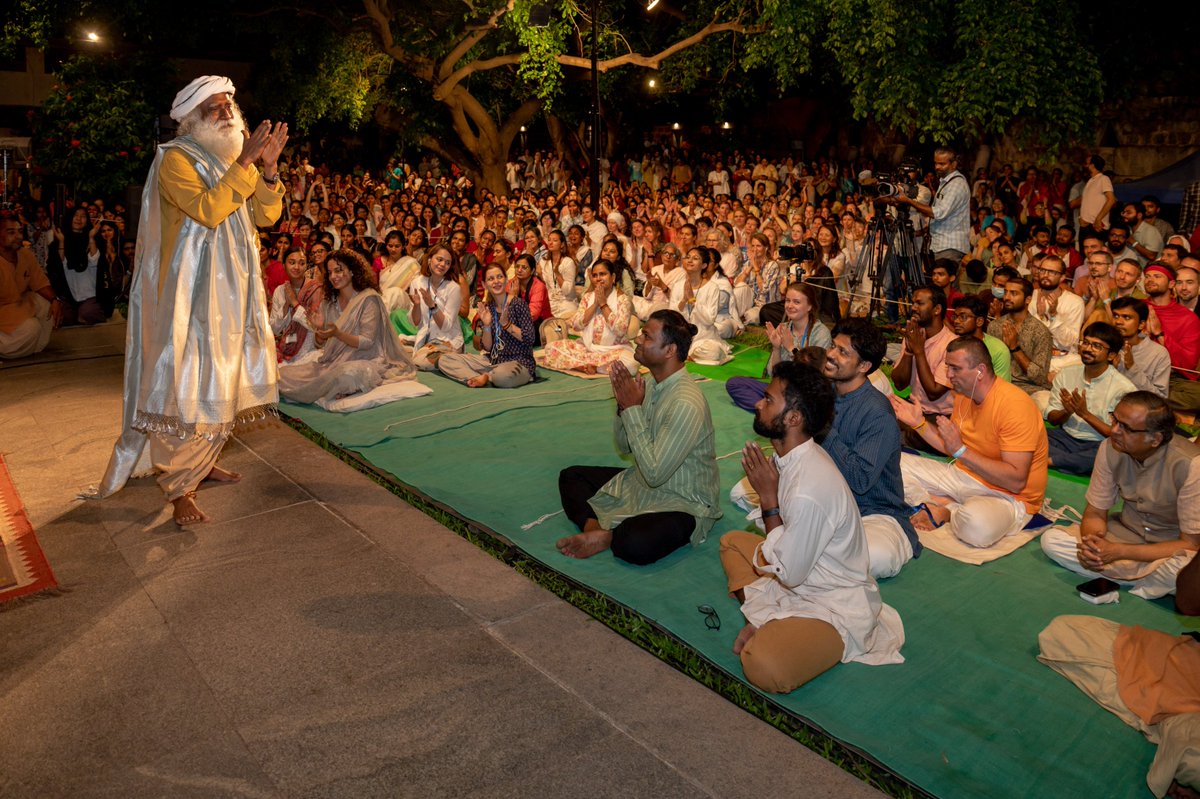 ishafoundation's tweet photo. Last evening, volunteers and visitors at Isha Yoga Center gathered for Sadhguru Darshan. Emphasizing the importance of touching the still core within, Sadhguru urged the audience to shift from the compulsiveness of wanting to express to enhancing one's perception.

On 3 April, Sadhguru Sannidhi, Bengaluru will host its very first Darshan. 

Sadhguru will also offer darshans at the Isha Institute of Inner-sciences in Tennessee, USA over the coming months.

Know more about events with Sadhguru at https://t.co/wj40iCaAiD