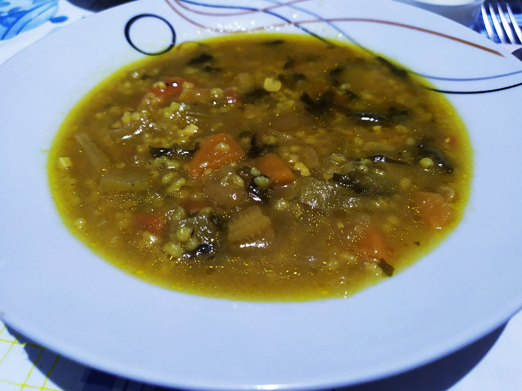 Balansiya1's tweet photo. La #dchicha es #cebada molida (Hordeum vulgare), un cereal consumido desde la antigüedad y originario de la zona de Palestina. Un #cereal muy común en Marruecos para hacer sopas perfumadas preparadas con diferentes ingredientes según gustos y ocasiones. Se toma mucho en #Ramadán https://t.co/72Fiki2ixw