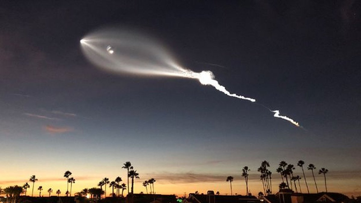 "Estoy muy emocionado de anunciar que SpaceX ha completado con éxito la prueba de lanzamiento y aterrizaje del cohete Falcon 9. ¡Nuestro equipo ha trabajado duro para lograr esto y estoy muy orgulloso de ellos! El futuro del espacio se ve cada vez más prometedor."
<a href="/elonmusk/">Elon Musk</a>