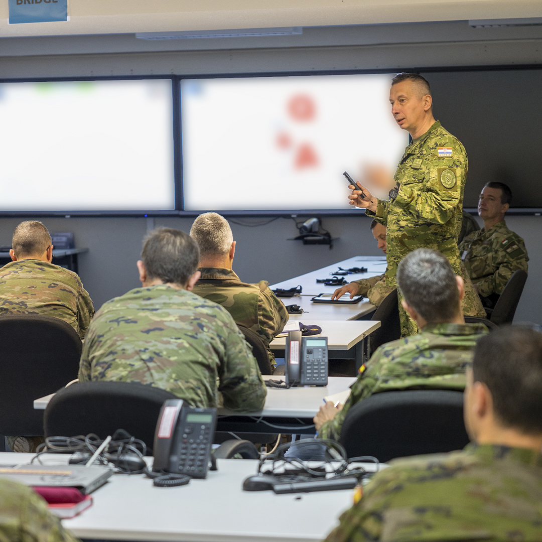 CGTAD_NRDC_ESP's tweet photo. #NRDC_ESP organizes in #Bétera #Valencia a two-day seminar for HQ Multinational Division Center focused on operations.
The participants received briefings on specific concepts, procedures and tools that would allow them to quickly integrate into the #NATO environment.
#WeAreNATO https://t.co/kW2S3gtNO8