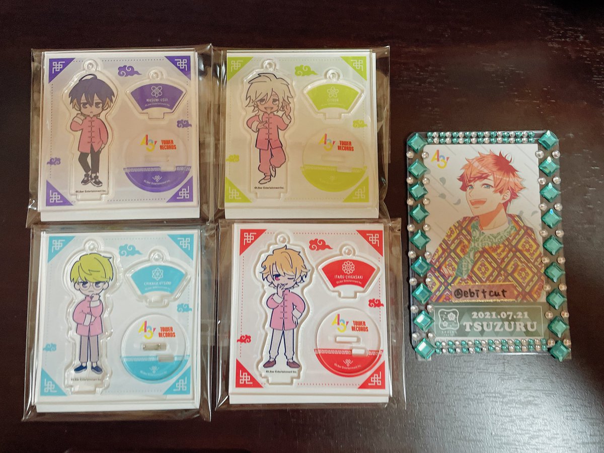 【交換】A3！ タワレコカフェ  アクスタ ポストカード
譲）アクスタ→千景、シトロン、至、真澄
       ポストカード→ガイ×2、東×2、丞、紬
                                 莇×2、十座、太一
求）同種→綴、密

※郵送交換

お気軽にリプ又はDMください。
よろしくお願いいたします。