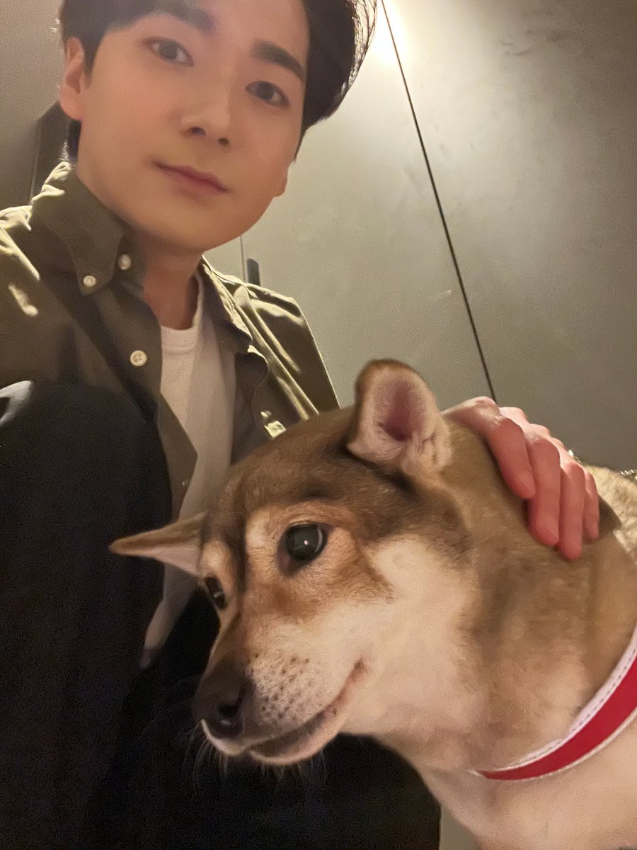 [NOTICE]

드디어 트위터 계정을 오픈했습니다! 
이제 더 자주 볼수있다! ㅎㅎ 🫰

Finally made an official Twitter account!
Look forward to more news later on! 🫰

#아론 #곽아론 #AARON