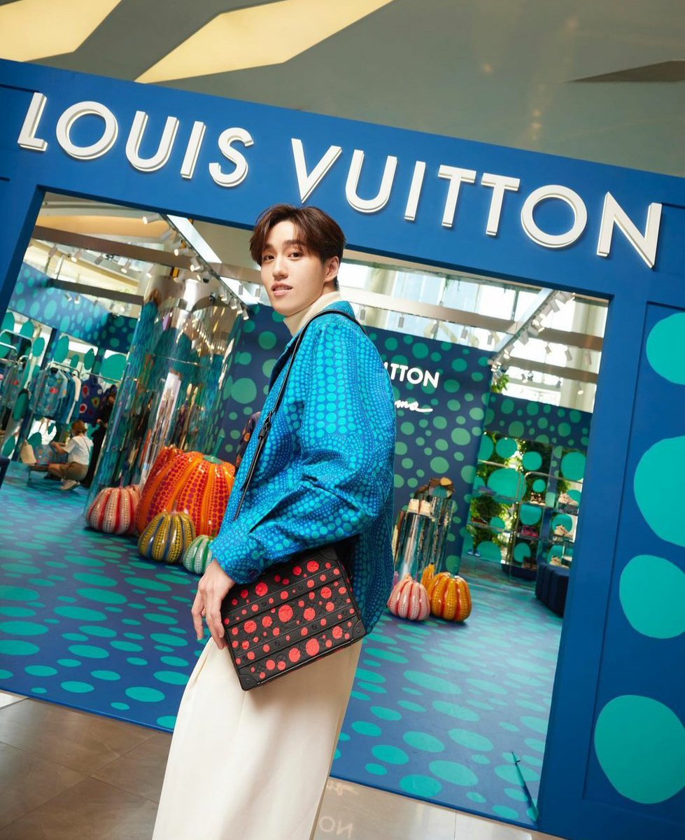 Tor_niran's tweet image. พระจันทร์ใต้น้ำคือเดือนบนฟ้า คนข้างหน้าคือคนในหัวใจ!📸🌻
#Thanapob_lee
#LouisVuitton