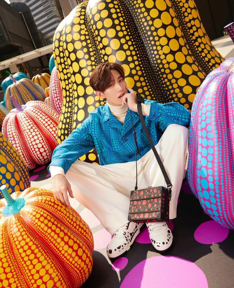 Tor_niran's tweet image. พระจันทร์ใต้น้ำคือเดือนบนฟ้า คนข้างหน้าคือคนในหัวใจ!📸🌻
#Thanapob_lee
#LouisVuitton