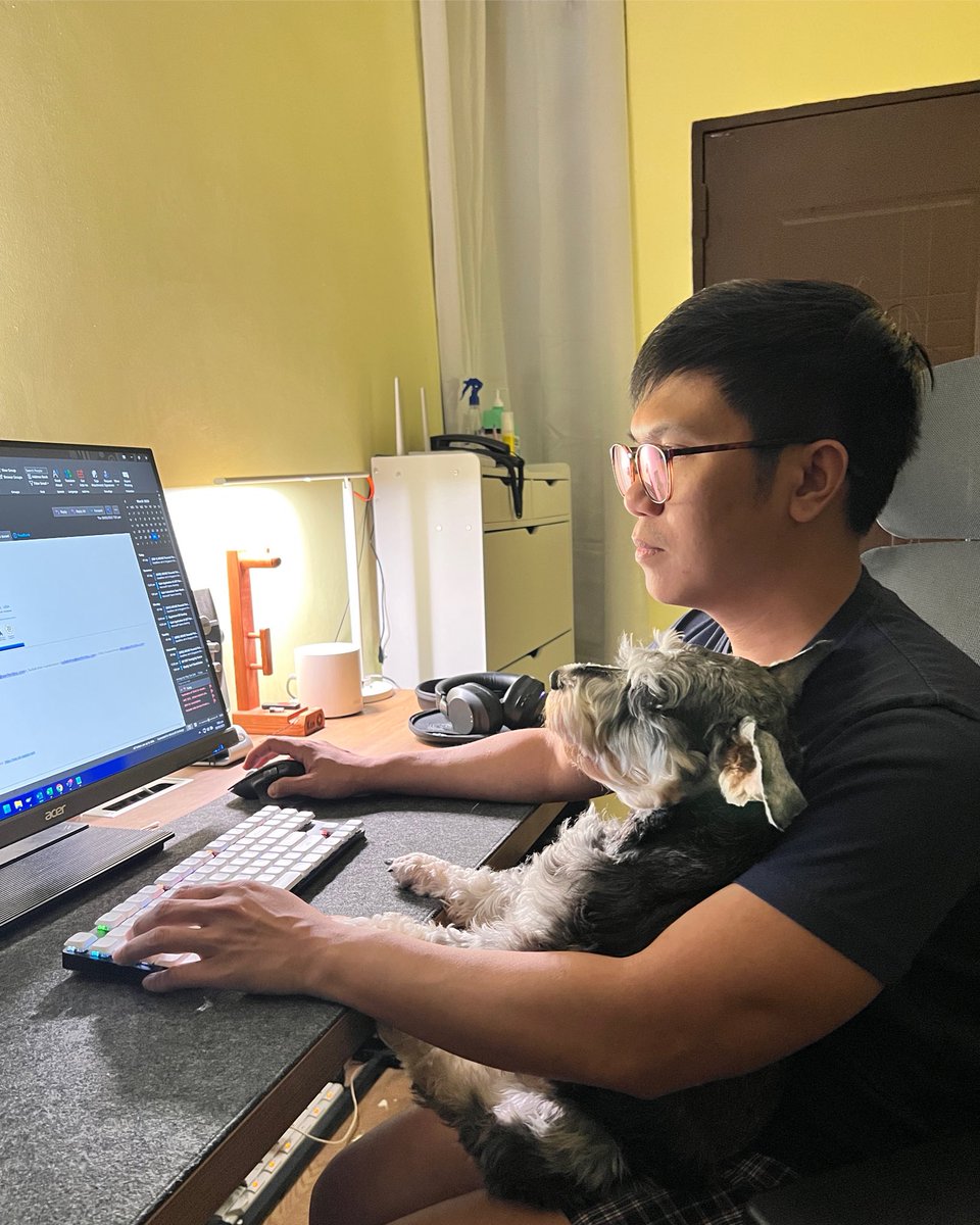 Draegonair's tweet photo. After this, Tobee needs to start working on his emails. HAHAHA #Tobee #minischnauzer https://t.co/QVffOy4weu