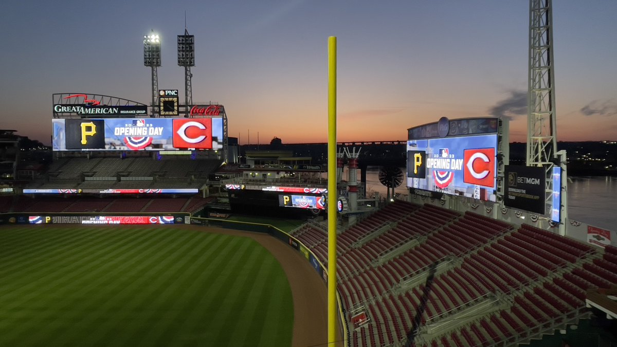 Hang in there… it will be 4:10 before you know it. 🕓

#RedsOpeningDay
