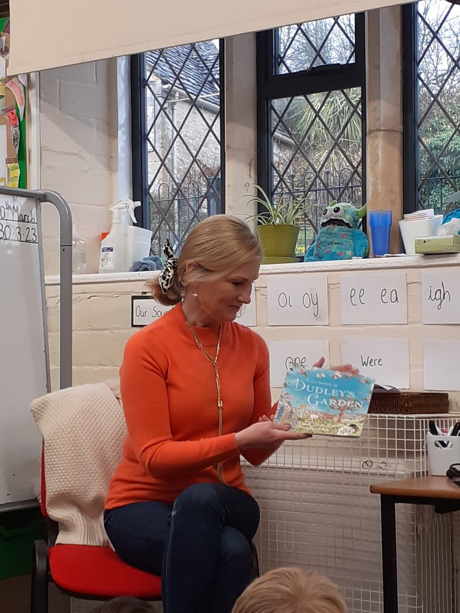 SappertonSchl's tweet photo. This morning we had a visit from the lovely local author Dinah Mason Eagers. She read her beautiful books "At the bottom of Dudley's garden" and "On top of Dudley's pond". The children loved the stories and had lots of interesting questions for Dinah.
#CrumpsBarnStudio https://t.co/VrR075dJ4h