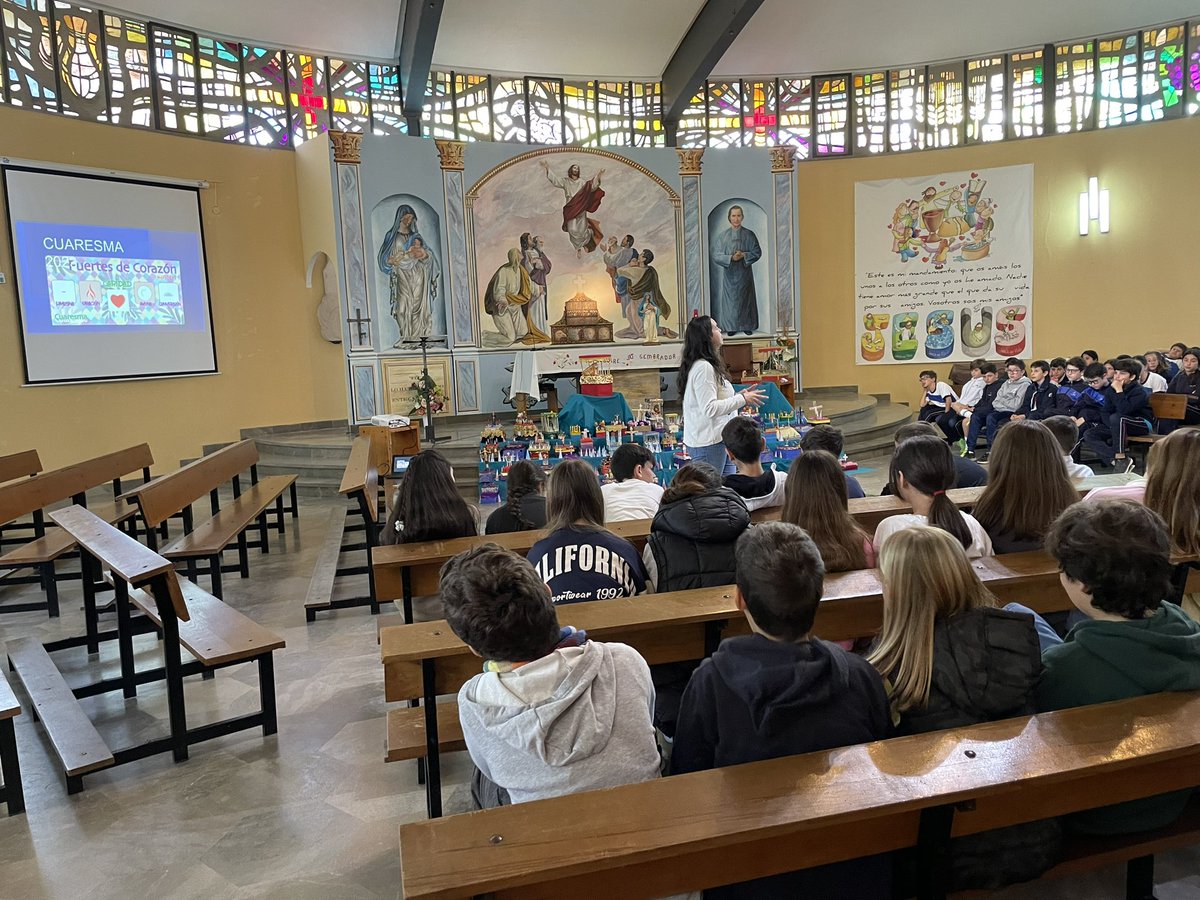 MaristasHuelva's tweet photo. Celebración de Cuaresma 🤗 6° de primaria ha celebrado en comunidad el final de la Cuaresma. CARIDAD= ABRAZO FRATERNO, AMOR AL PRÓJIMO 🫶🏼
#CuaresmaMarista #SomosDesdeDentro #SomosIN #FuertesDeCorazón https://t.co/YDL9MEmFXh