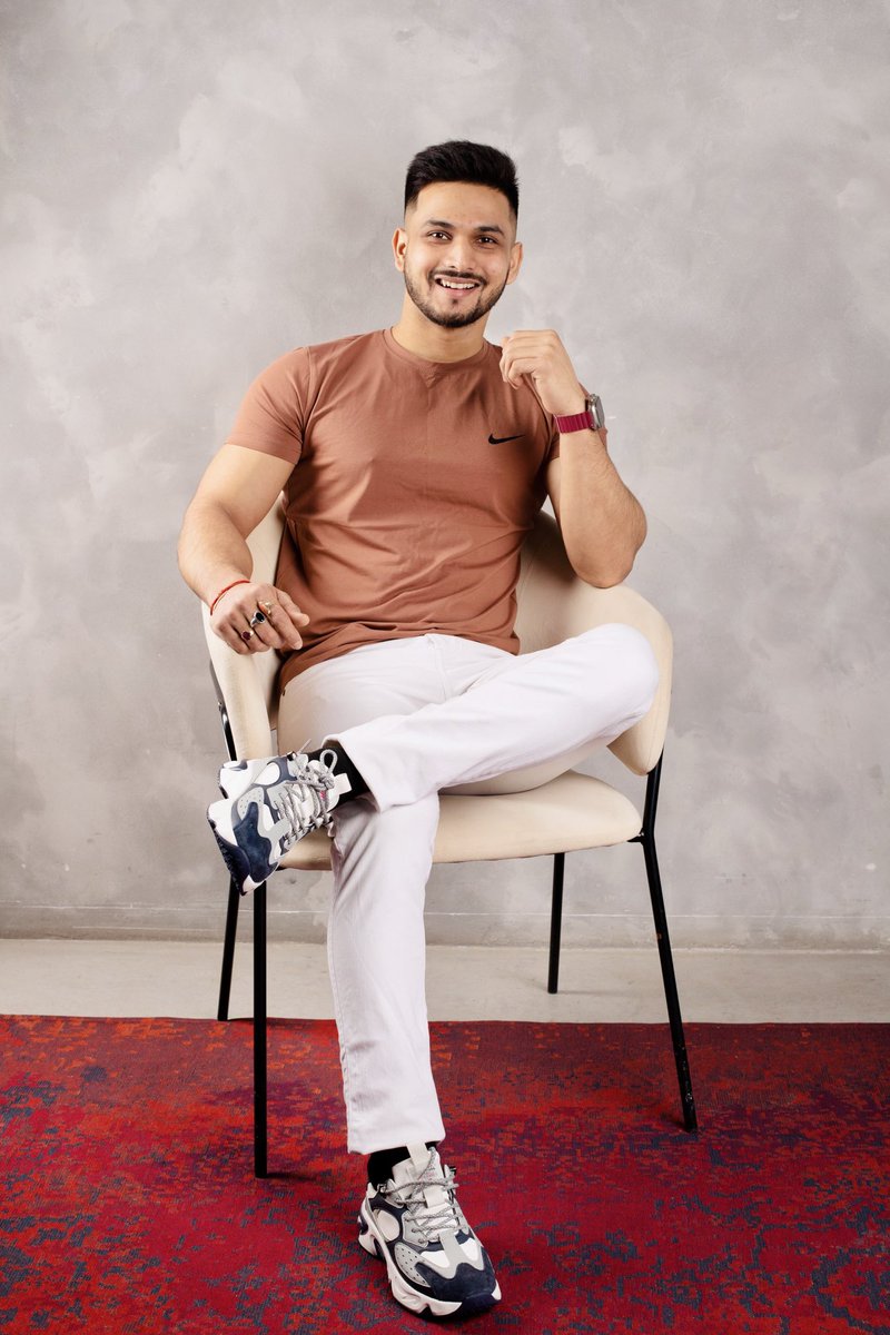 Dankitofficial's tweet photo. विरासत में मिला था जो वही संस्कार बाक़ी है
कहानी ख़त्म कैसें हो मेरा किरदार बाक़ी है
कमी आ ही नहीं सकती मेरे इज्जत में
मेरे सर पर बड़े बुजुर्गों का आशीर्वाद काफ़ी है ❤️🙏
#ankittiwari #ankittiwarieasyilaaz #drankittiwariofficial #easyilaaz #drankit #ankiteasyilaaz https://t.co/s6Y2mW43fi