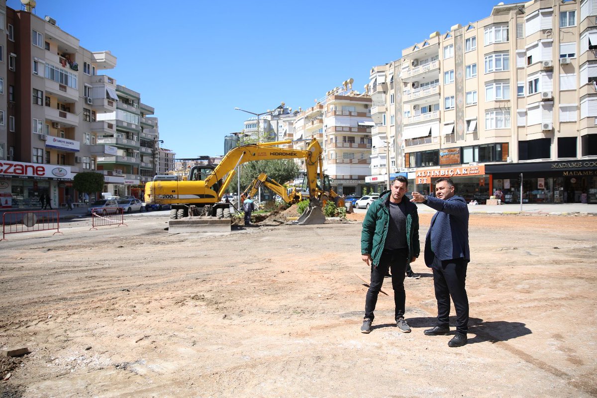 AdemMuratYucel's tweet photo. 1- Saray Mahallesi Yunus Emre Caddemizi yeniliyoruz.

Kentimizde ekonomik ömrünü tamamlamış yollarda başlattığımız asfalt yenileme çalışması kapsamında hayata geçireceğimiz çalışmayla Yunus Emre Caddesi’ni yeniden düzenliyoruz. https://t.co/Z4ScVt4yc8