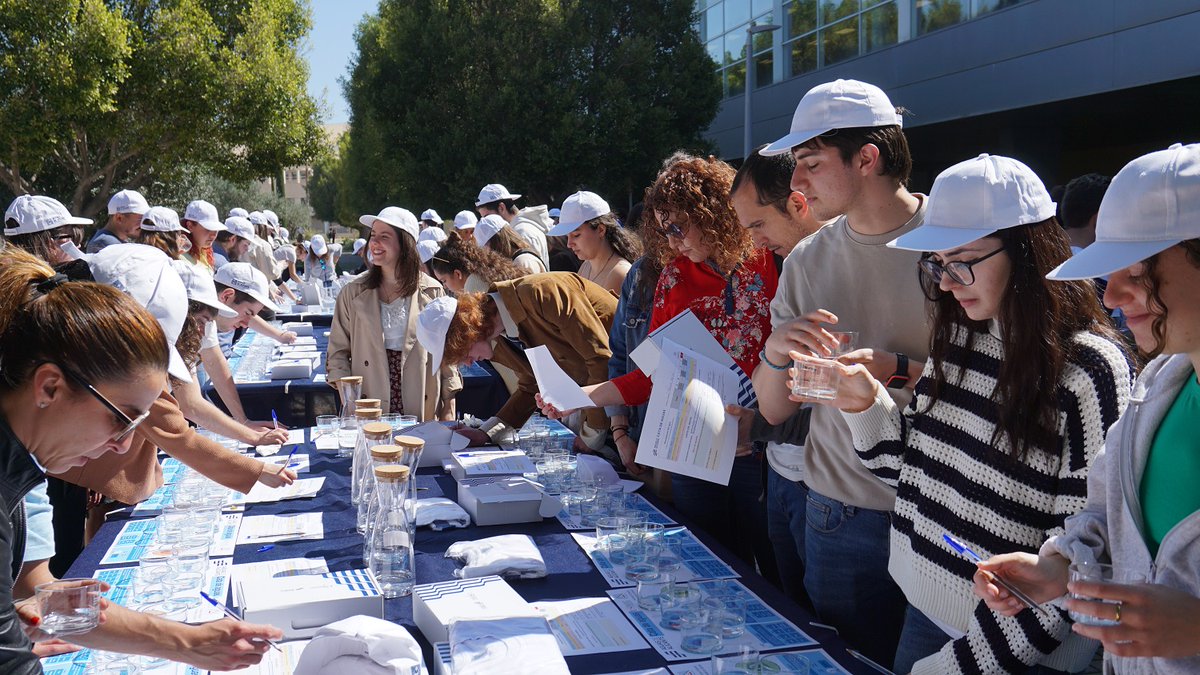 iambiente's tweet photo. 🚰 Después de una experiencia sensorial como una #catadeaguas se desmontan muchos mitos sobre el #aguadelgrifo. @AMAEM_Oficial y la @UA_Universidad lo han demostrado congregando a más de 150 estudiantes en una actividad sin precedentes.

Te lo contamos ➡️ https://t.co/H1bfDXFdju https://t.co/OcuTQQhLv7