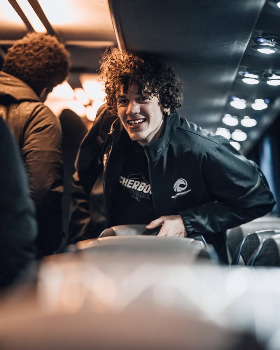 JSCherbourg's tweet photo. Les Mauves sont partis aux aurores direction l'Hérault ! 😄

Ils se sont arrêtés en chemin, à Tours, pour un entraînement délocalisé 🤾🏻‍♂️

Bon voyage les gars ✌🏻 https://t.co/4yYtVcrBJc