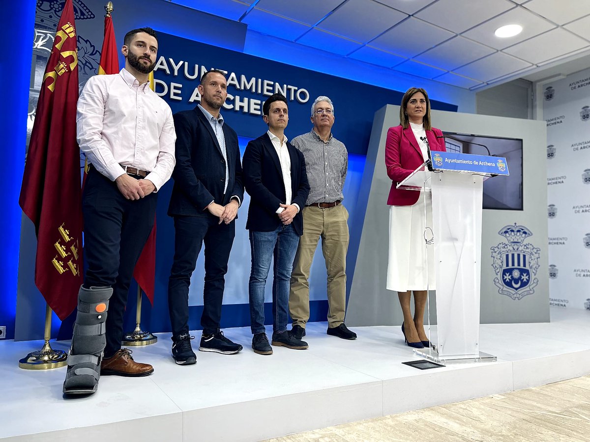 AytoArchena's tweet photo. 🏢 La alcaldesa de #Archena @Patriciaflopez presenta públicamente el ambicioso proyecto de rehabilitación del antiguo colegio Miguel Medina conseguido por el Equipo de Gobierno a través de los fondos #NextGeneration, con una inversión de ➕1.800.000 € https://t.co/M231sUl31J