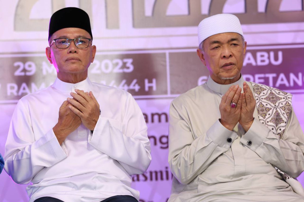 DrZahidHamidi's tweet image. Majlis Santunan Kasih Ramadan Negeri Pahang
Kementerian Kemajuan Desa &amp;amp; Wilayah (KKDW) 
Anjuran bersama Jabatan Kemajuan Masyarakat (KEMAS) 

7 Ramadan 

MASJID LEBU (AL FALAH) KG. LEBU, LURAH BILUT, BENTONG

#KKDW
#KEMAS