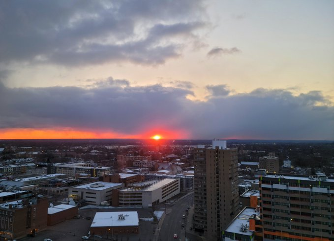 BarryVee's tweet image. Everything we do is an opportunity to show that we #love. @wxbywilliams @wnywxguy @EnglishElective @RareCat @renalabue @MorganaOfOld @MikeCornell29 @shepski79 @Sondramcf @LaurieEnos2 @herritt_sandra @jatkins93 @danborrello @Janeroegner #ROC