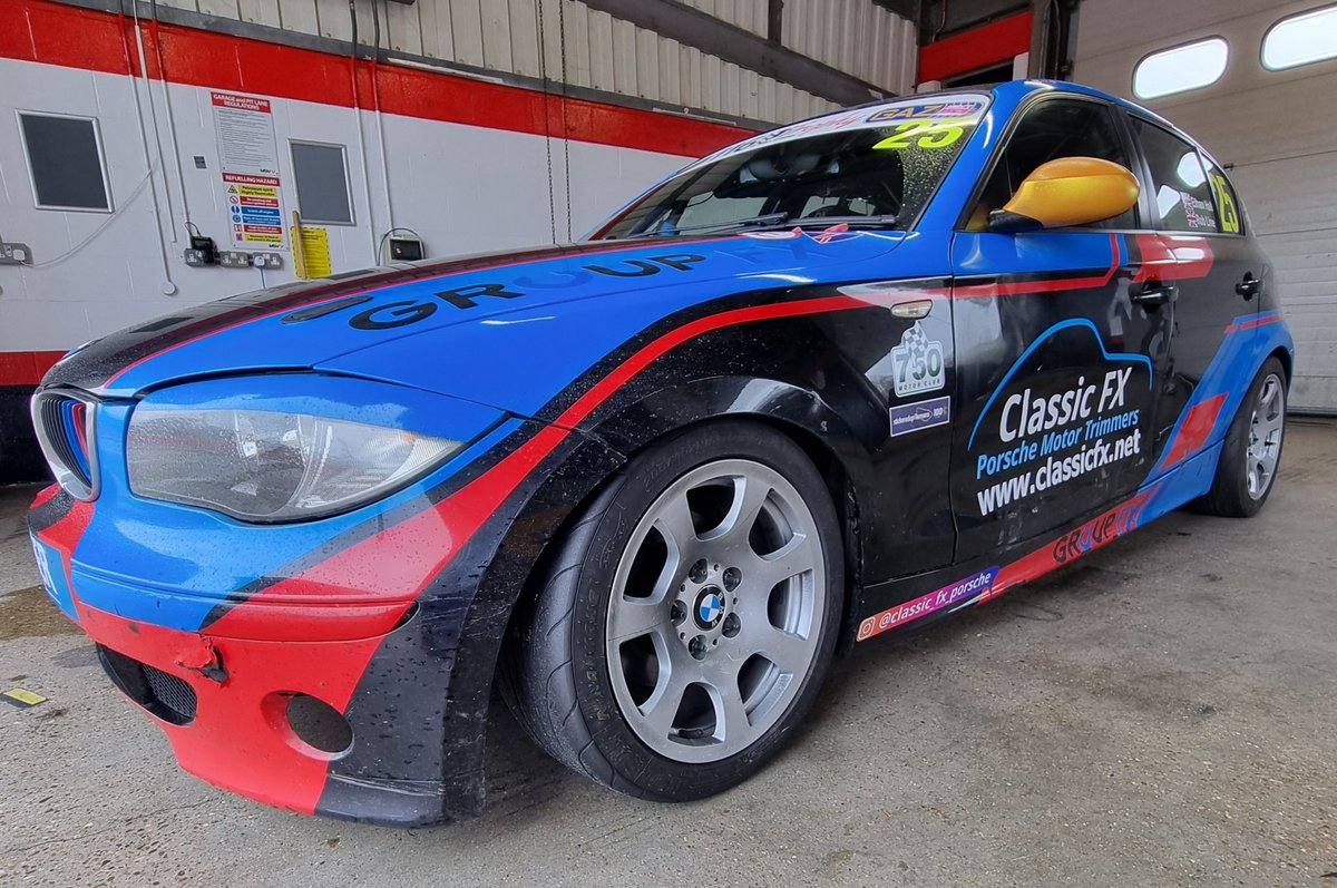 AdrianMedeiros's tweet image. @brandshatchofficial for some #drivercoaching 
Em Brands Hatch dando instrucoes!
#teach2race #drivercoaching #drivercoach #motorsport #automobilismo #instrutor #pilotobrasileiro #pilotoprofissional #piloto