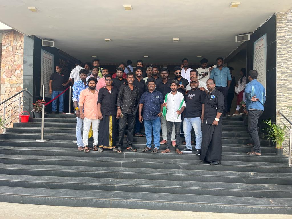 TrichySTRfc's tweet photo. திருச்சி தலைமை #SilambarasanTR ரசிகர்‌மன்றம்‌ #PathuThala Celebration @SilambarasanTR_ 
@TesingVasu20937
@nameis_krishna @TRICHYCINEMAS
 @TrichyFilms @Dhananjayang @StudioGreen2 @NehaGnanavel @hariharannaidu @aditi1231 https://t.co/UealK61qrV
