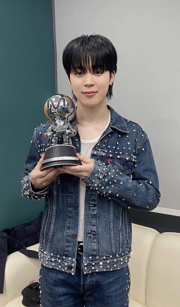 Ganador !!! Oleeee 💜💜💜
#오늘의지민 #지민 #Jimin #BTS #방탄소년단 #LikeCrazy #SetMeFree_Pt2 #Jimin_FACE #LikeCrazy1stWin #상탄소년단 #우리아미상받았네 #하루종일지미니로물들이기