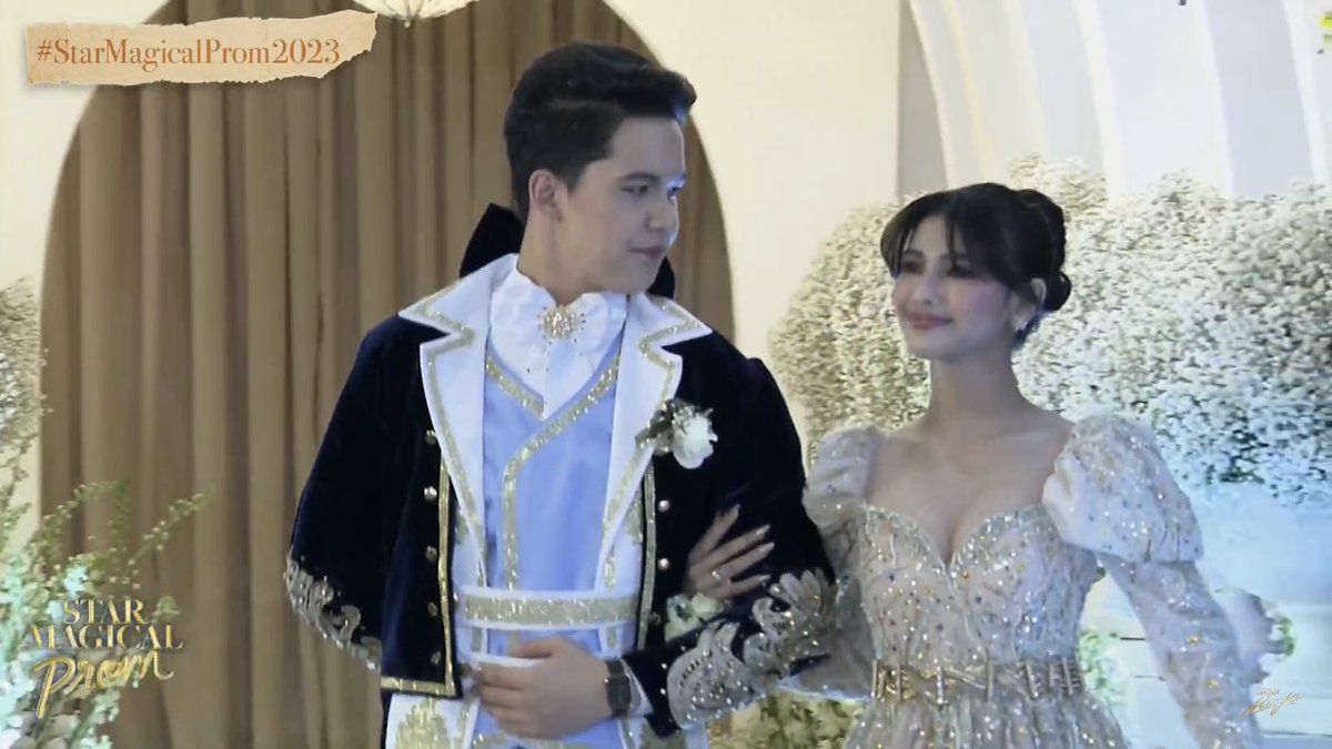 Napakastunning ng parents ko! huhu so proudddd huhu 

PROMAGICAL WITH ROBXINE