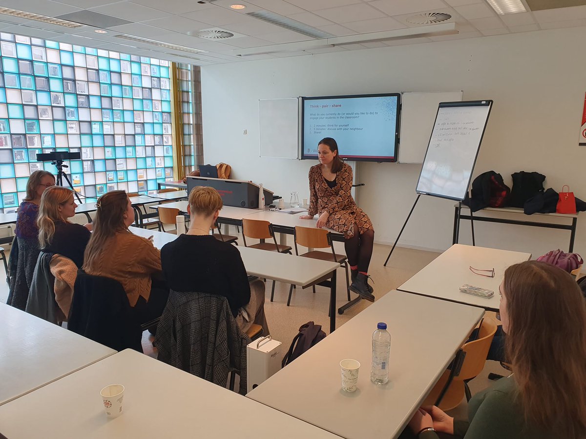 This morning @IreneDouwes presented a workshop where teaching assistants and future TA's learned basic principles of good teaching and gained practical skills to engage and activate their students. 🎓 Do you fanacy becoming a TA? 👀 #EF2023UG #collaboration #education