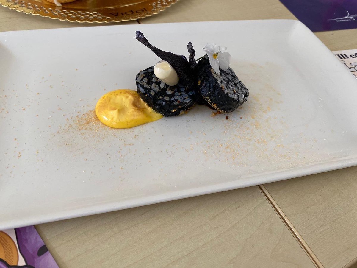 comerciocomarca's tweet photo. Presentación:
“Tapas de las cofradías” y “el Bollo”
.
#SemanaSanta23 #cofradías #hostelería #elBollo #confitería https://t.co/aLv2KY3Xq0