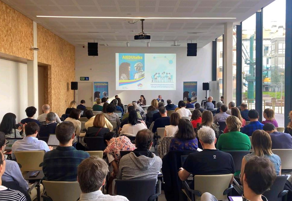 Lauroikastola's tweet image. Zuzendari-Gerentea eta Zuzendari Pedagogikoa #AIEDUTalks saioan izan ziren atzo 🦾

🧠 Adimen artifiziala eta hezkuntza.

#AIEDUtech | #Lantik | @BizkaiaTech