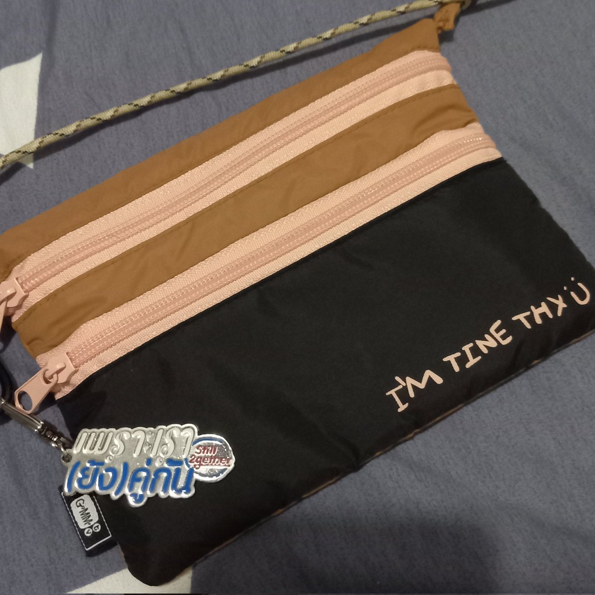 glassyhaul's tweet photo. wts lfb brightwin winbright bl

i'm thine thx ü/u bag - QYOP, not higher than 1k!! idk the mp anymore 😭

napigtas lang yung parang sabitan ng mismong bag (check thread for the pic) but nasusuot pa naman siya kasi sinabi ko roon sa may keychain part and hindi siya halata at all + https://t.co/GpMrV2YUne