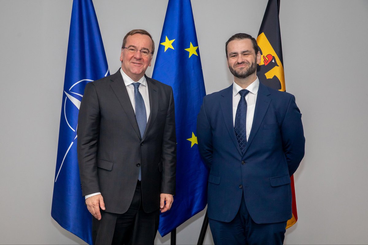 BMVg_Bundeswehr's tweet photo. Verteidigungsminister #Pistorius empfängt #Militärbundesrabbiner Zsolt Balla zu einem ersten Kennenlerngespräch. Die Jüdische Militärseelsorge ist eine wichtige Einrichtung für die seelsorgerische Betreuung in der #Bundeswehr. Sie ist zugleich Ausdruck von jüdischem Leben in 🇩🇪. https://t.co/AEmJf5O8Yk