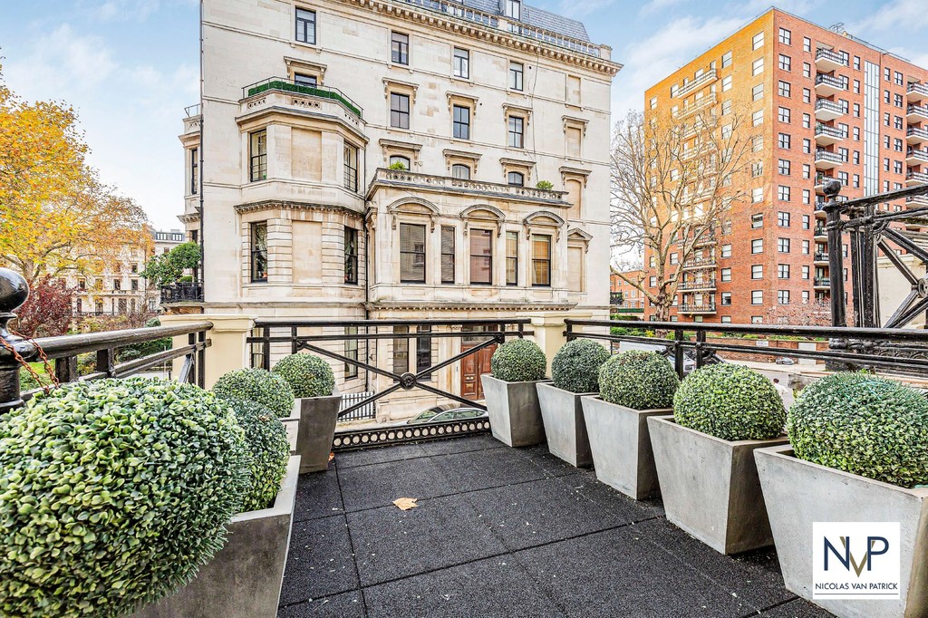 NVPproperty's tweet image. New letting: Six bedroom house in Ennismore Gardens. Offering plenty of space and versatility, this elegant property even has a sound proofed music room for budding rockstars  bit.ly/40Fq5Hq