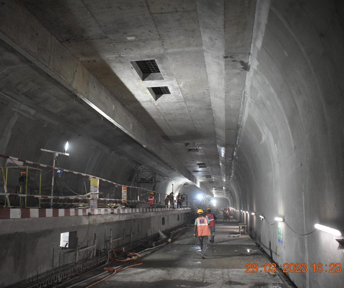 MumbaiMetro3's tweet photo. Photos depicting NATM work. NATM work (including OTE duct, Undercroft & Platform) is 💯 % completed at #HutatmaChowk.
#InfraUpdate #Line3In2023 #AquaLine https://t.co/9j1LXnrpsG