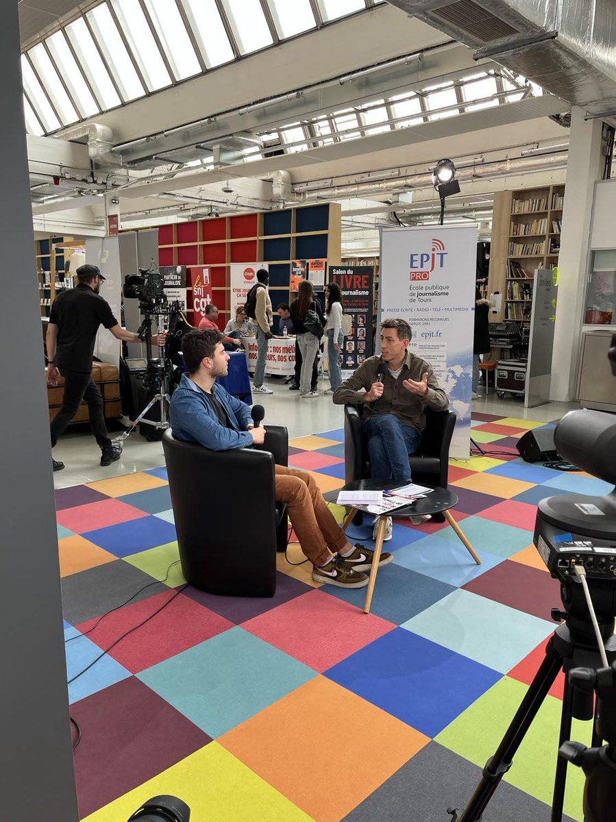 Notre journaliste <a href="/RomeoMarmin/">Roméo Marmin</a> en interview avec le fondateur de <a href="/FbdnStories/">Forbidden Stories</a>, Laurent Richard 🎥

Interview disponible demain sur notre compte YouTube 🔴⏳

#StoryKillers #AJTours #Assises2023