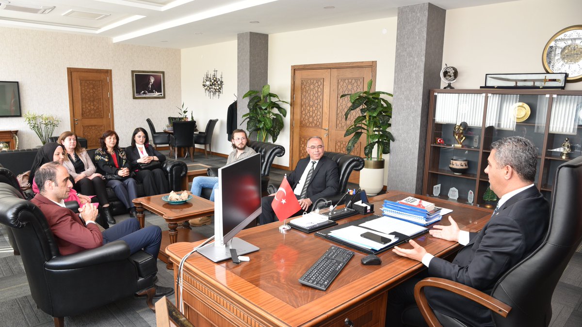denizlimem's tweet photo. 📍Hatay ili Antakya Destek Koordinasyon Merkezinde görevlerini tamamlayarak ilimize dönen Çivril Halk Eğitimi Merkezimiz Halk Eğitimi Faaliyetleri Ekibimiz müdürlüğümüzü ziyaret etti.

Ziyarette müdürümüz @ekicis20 çalışmalarından dolayı teşekkürlerini iletti.

@tcmeb  @mebhbogm https://t.co/rmNciSP9PK