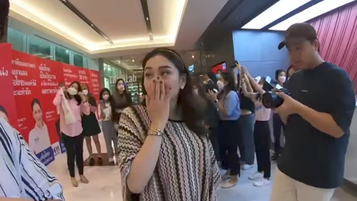ฟาโรสปล่อยตัวอย่างรายการใหม่มา น่าสนใจมาก การเลือกตั้งรอบนี้ดูมีสีสันจริง น่าจะได้เห็นมุมมองอื่นๆของแต่ละพรรคที่ไม่เคยเห็นผ่านการนำเสนอในรูปแบบที่น่าสนใจ ดูสรวลอยู่นะจากในตัวอย่าง #เลือกตั้ง66