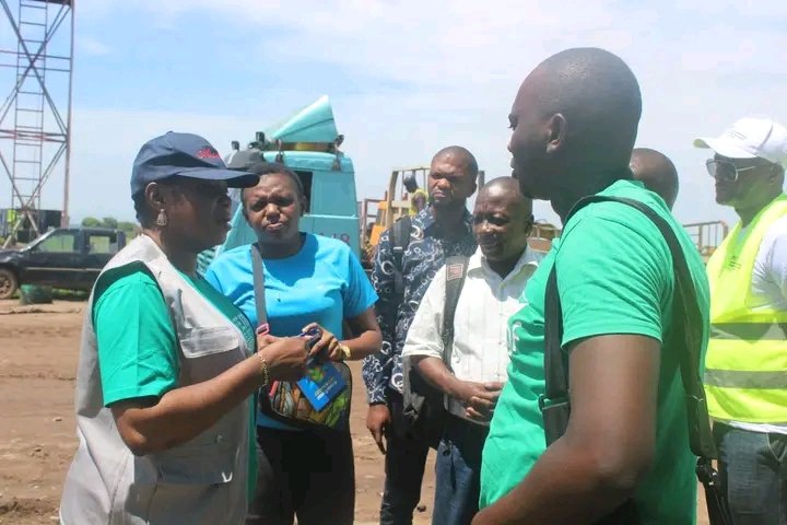 ogfrdc's tweet photo. 📢les inspecteurs de la CCV, accompagnés d'Observateurs Indépendants de @ogfrdc
ce mercredi 29 mars. Ils ont commencé une série de contrôles des sites d'entreposage de bois issus de l'exploitation artisanale dans les ports de Kinkole et Maluku à Kinshasa. 
@vpmedd_rdc 
@noradno https://t.co/8kyFGRGgtH