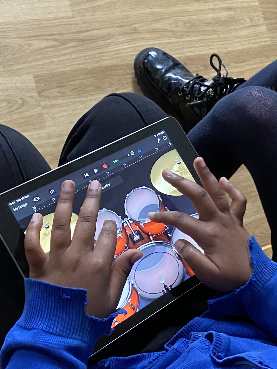 WfaYear5's tweet photo. The learners loved using their new understanding of composition grids to explore on garage band https://t.co/EWveZ1OJiQ