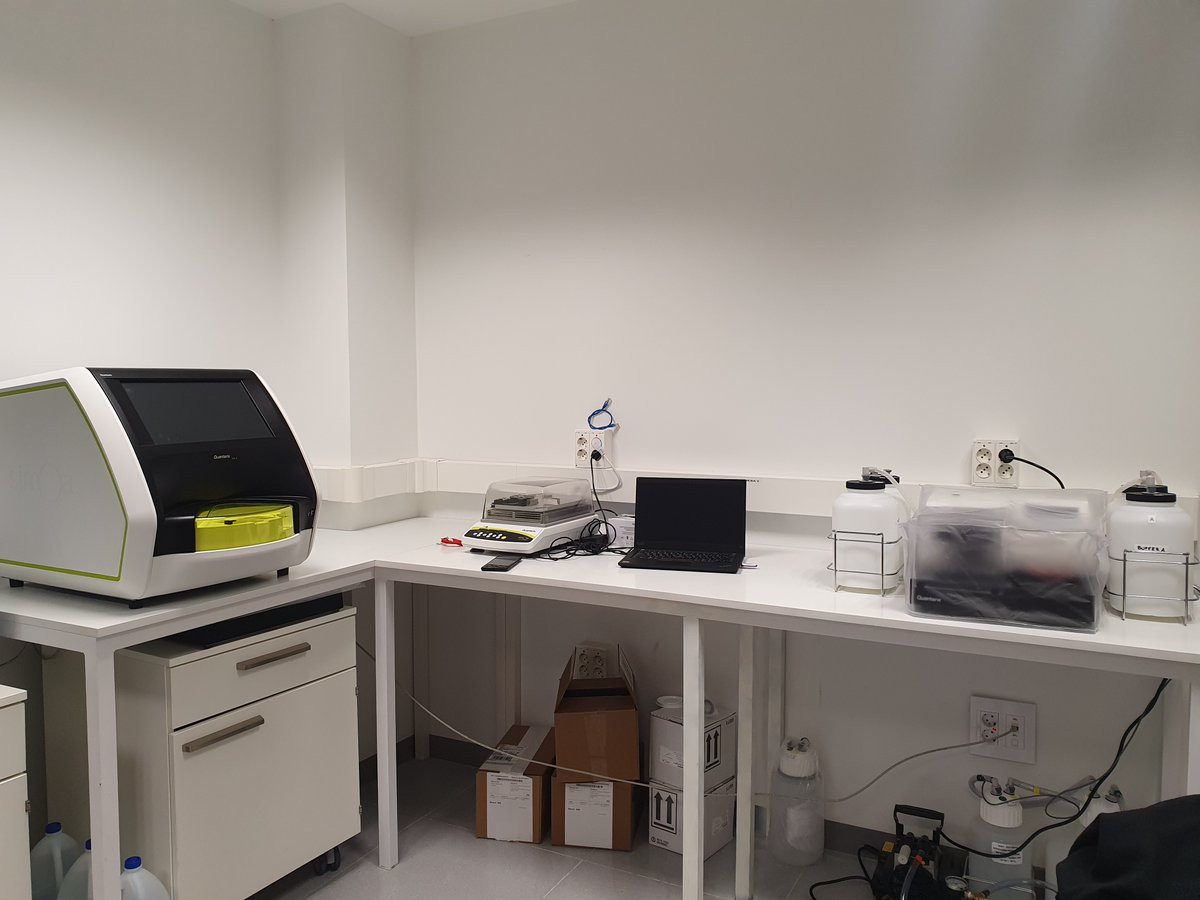 Hoy hemos dado un paso fundamental para el desarrollo de la investigación en #Neurología en #Andalucia, con la instalación del SIMOA, un equipo de detección ultrasensible de biomarcadores para enfermedades neurológicas en nuestro laboratorio de <a href="/_ibima/">IBIMA Plataforma BIONAND</a>.
